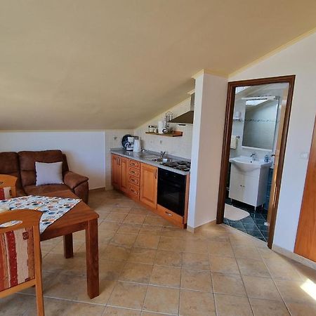 Ferienwohnung Haus Anica Rab Town Exterior foto