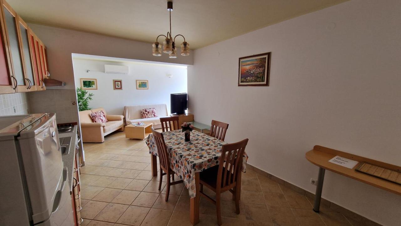 Ferienwohnung Haus Anica Rab Town Exterior foto