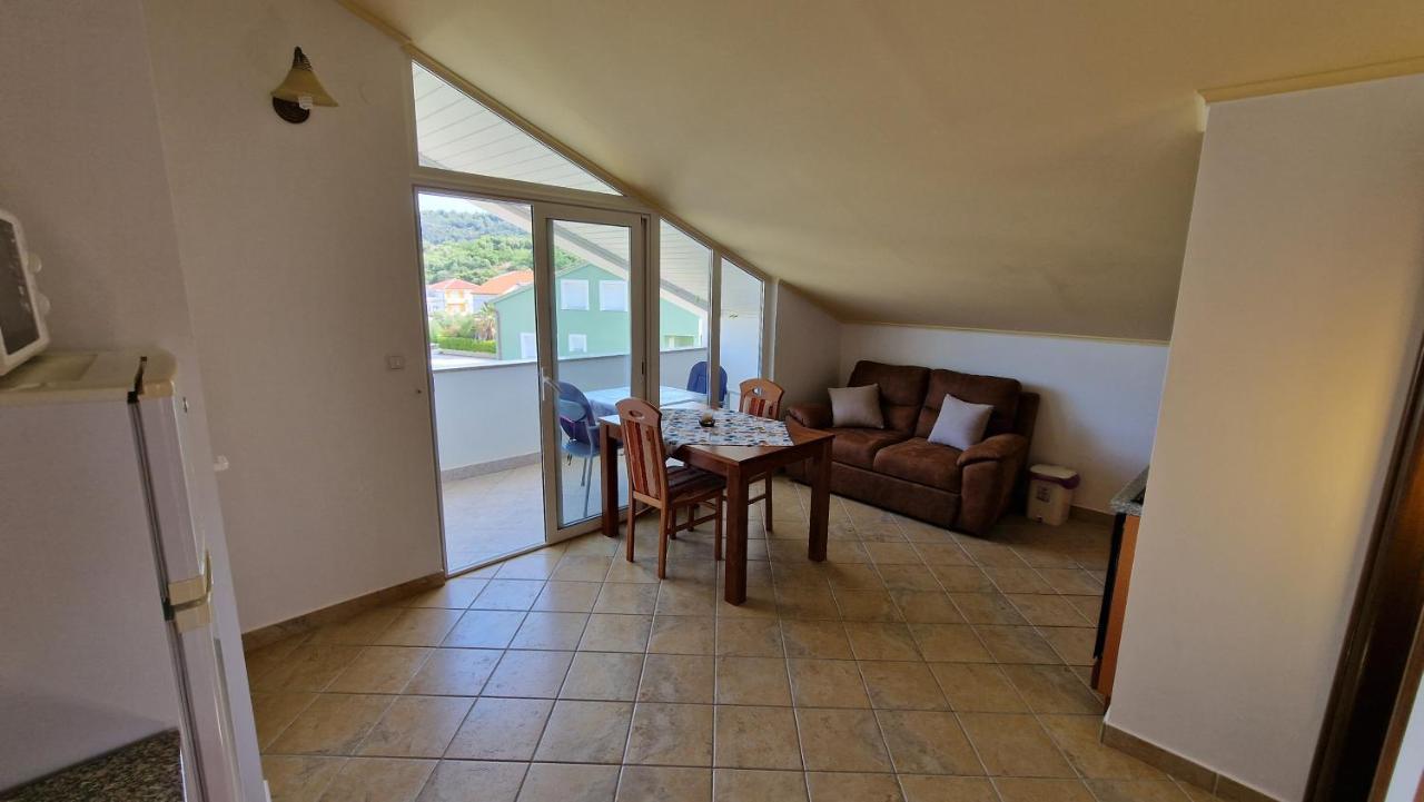 Ferienwohnung Haus Anica Rab Town Exterior foto