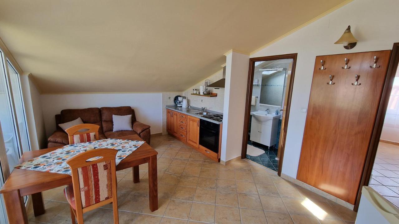 Ferienwohnung Haus Anica Rab Town Exterior foto