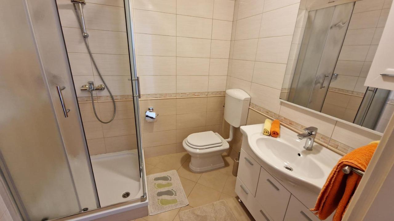 Ferienwohnung Haus Anica Rab Town Exterior foto